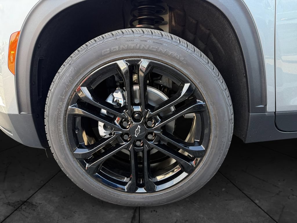 New 2027 Chevrolet Traverse LT w/ Driver Confidence Package FWD image 14