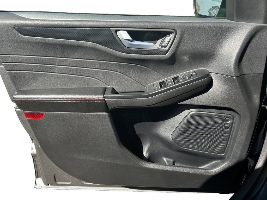 Used 2025 Ford Escape ST-Line Select AWD/4WD image 17
