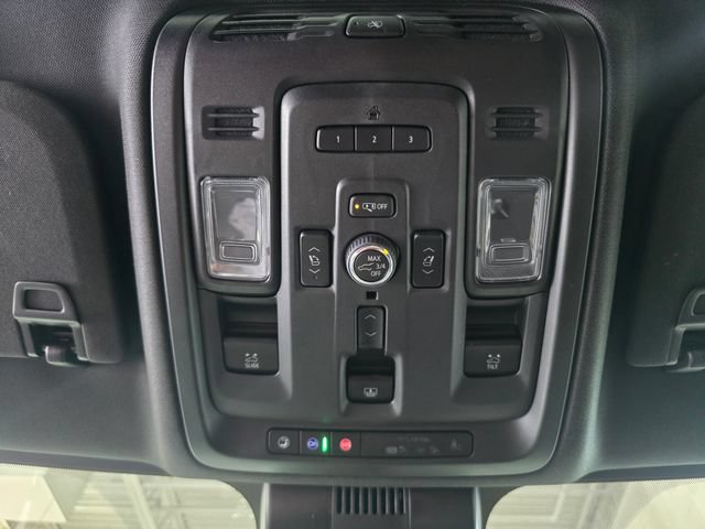 Used 2024 GMC Yukon XL Denali w/ Advanced Technology Package AWD/4WD image 18