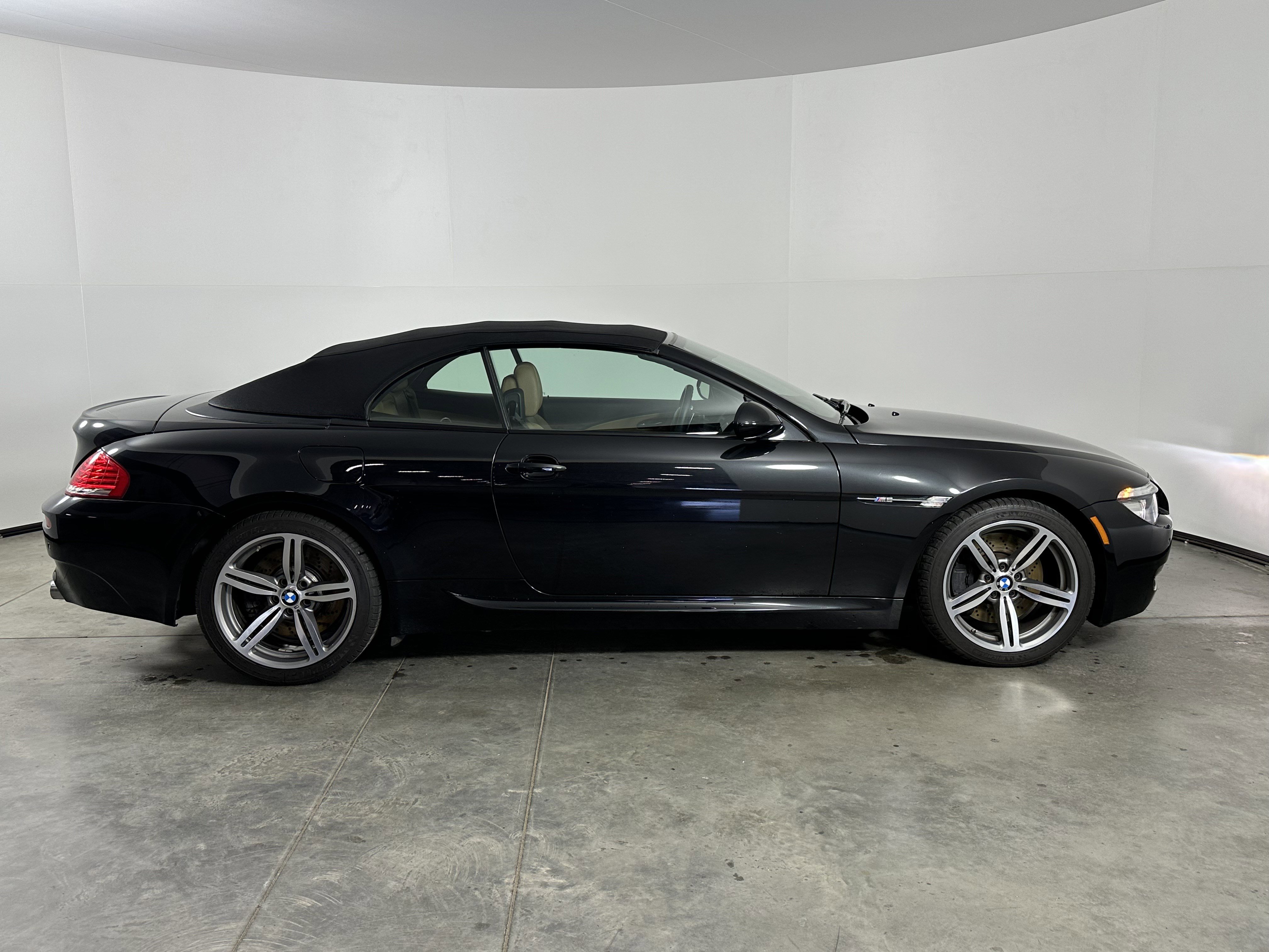 Used 2010 BMW M6 Convertible image 36