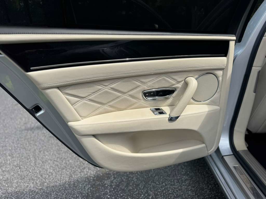 Used 2014 Bentley Flying Spur W12 image 35