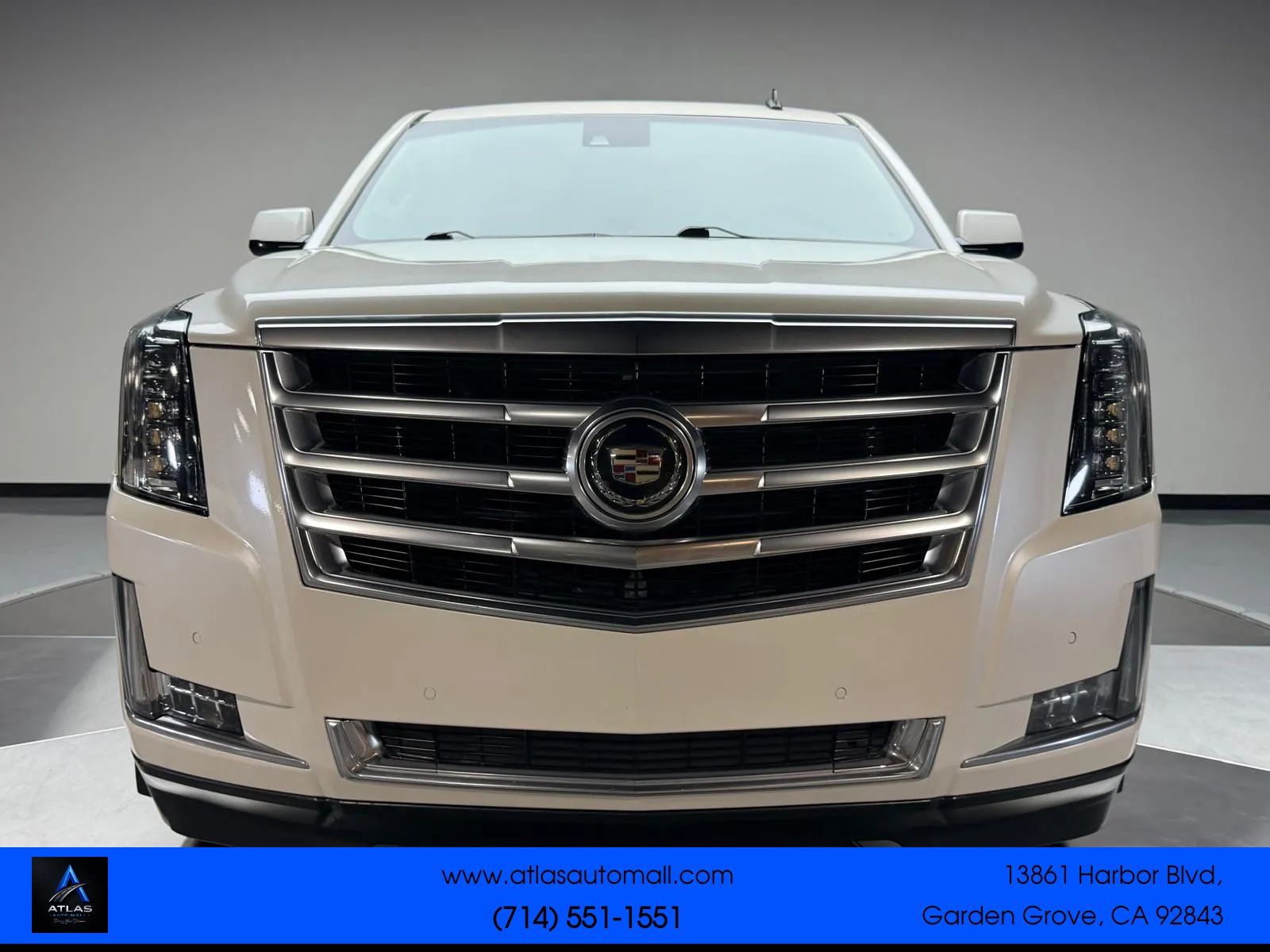 Used 2015 Cadillac Escalade Premium AWD/4WD image 3