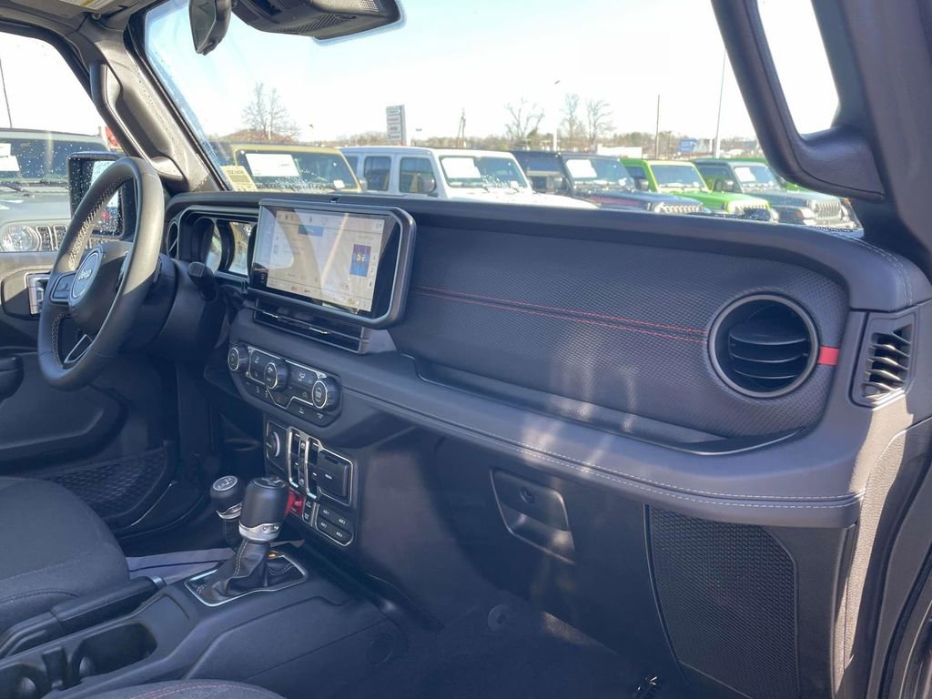 Used 2025 Jeep Wrangler Unlimited Rubicon image 15