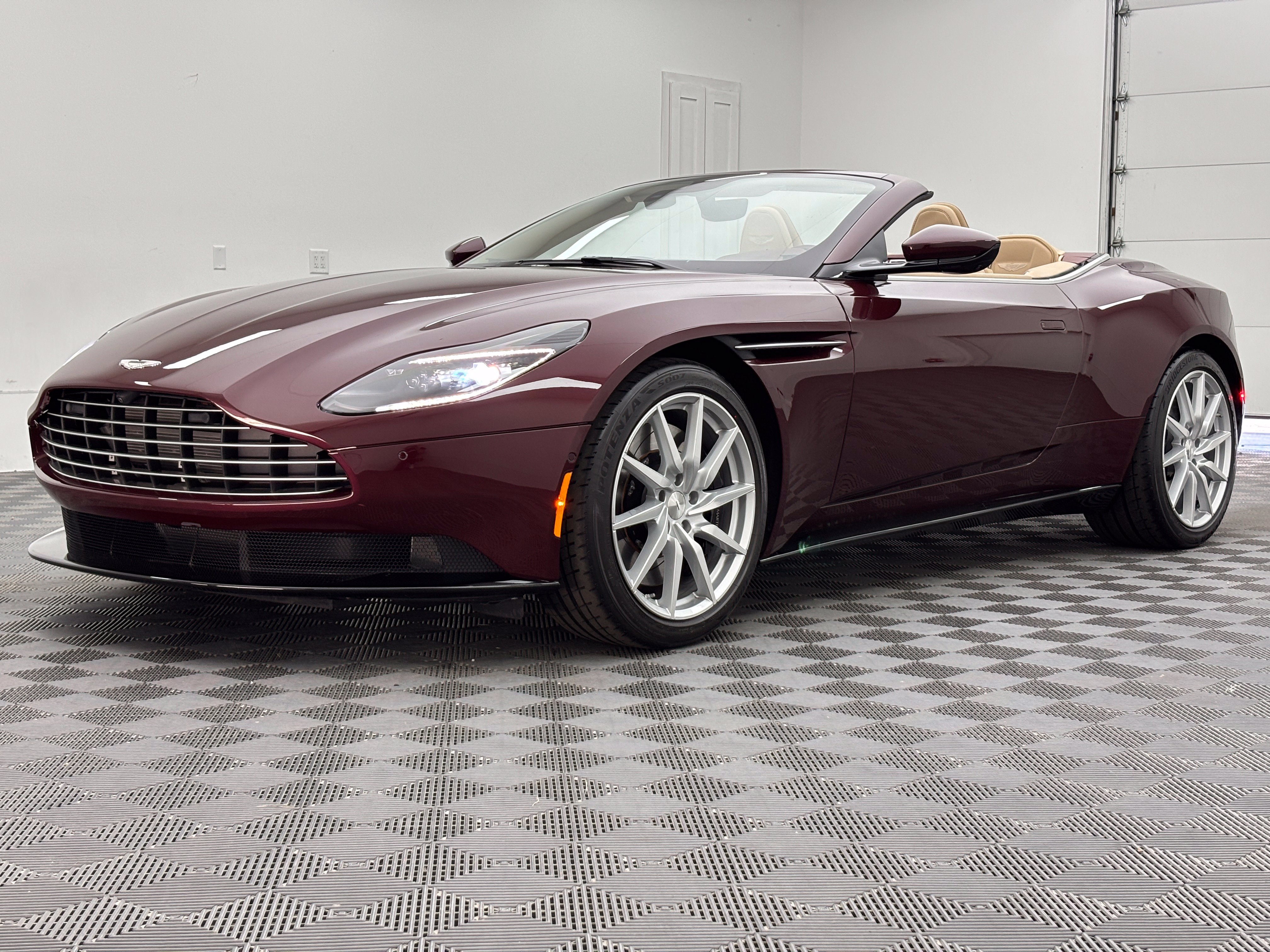 Used 2019 Aston Martin DB11 Volante RWD image 62