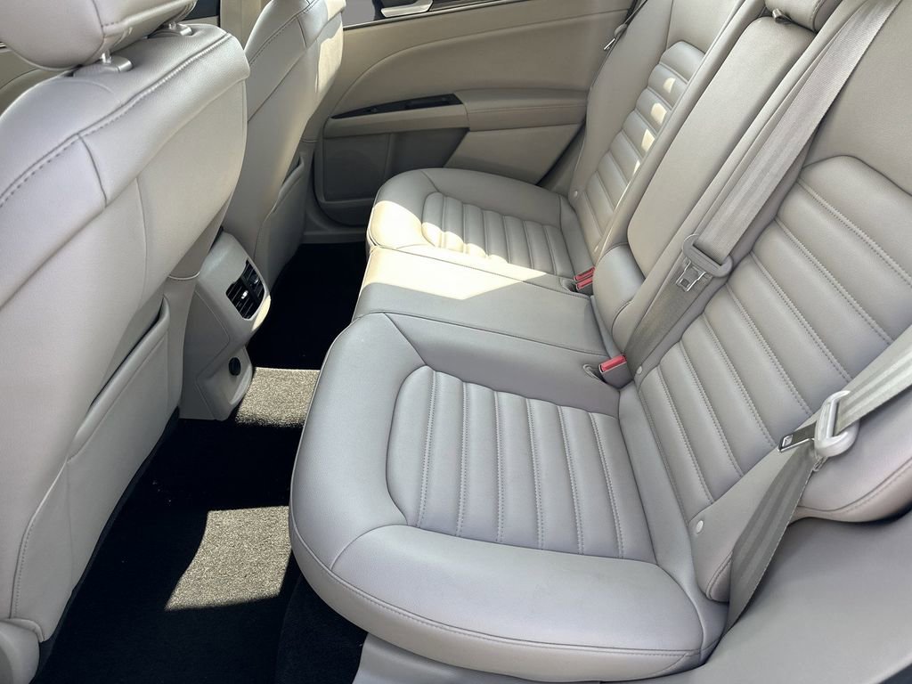 Used 2019 Ford Fusion SEL FWD image 16