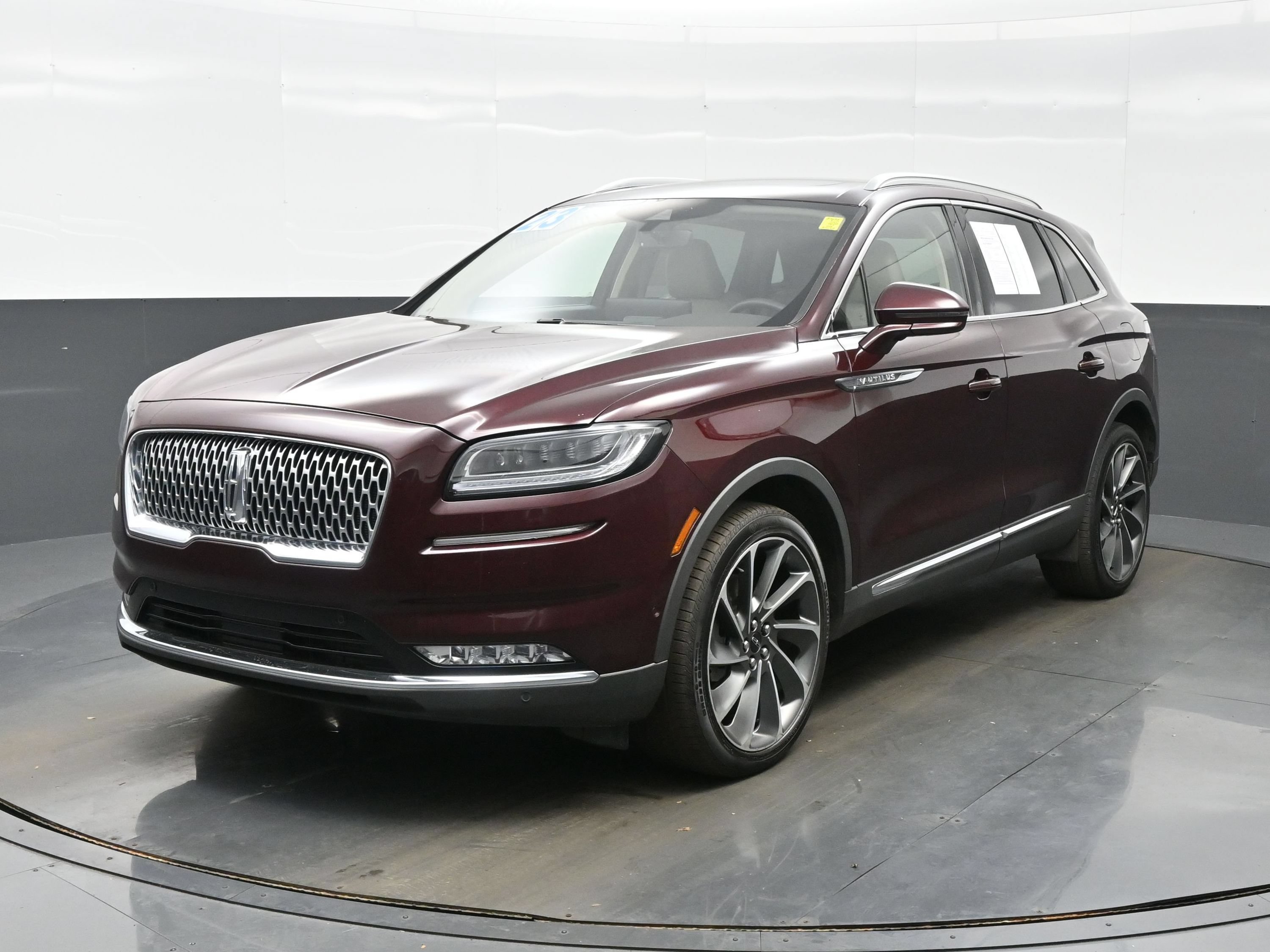 Used 2023 Lincoln Nautilus Reserve w/ Equipment Group 202A AWD/4WD image 2