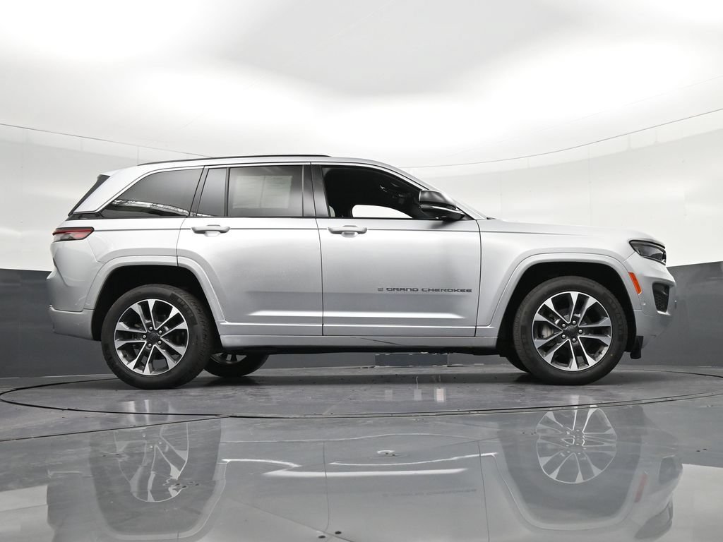 Used 2023 Jeep Grand Cherokee Overland w/ Luxury Tech Group IV RWD image 25