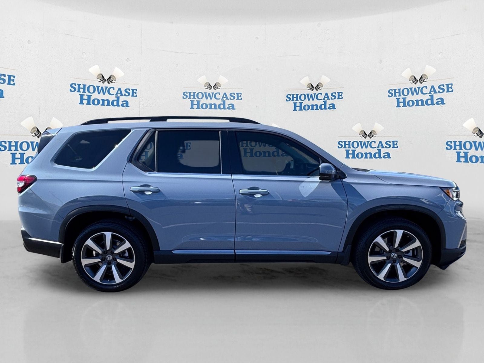 Certified 2025 Honda Pilot Touring image 9