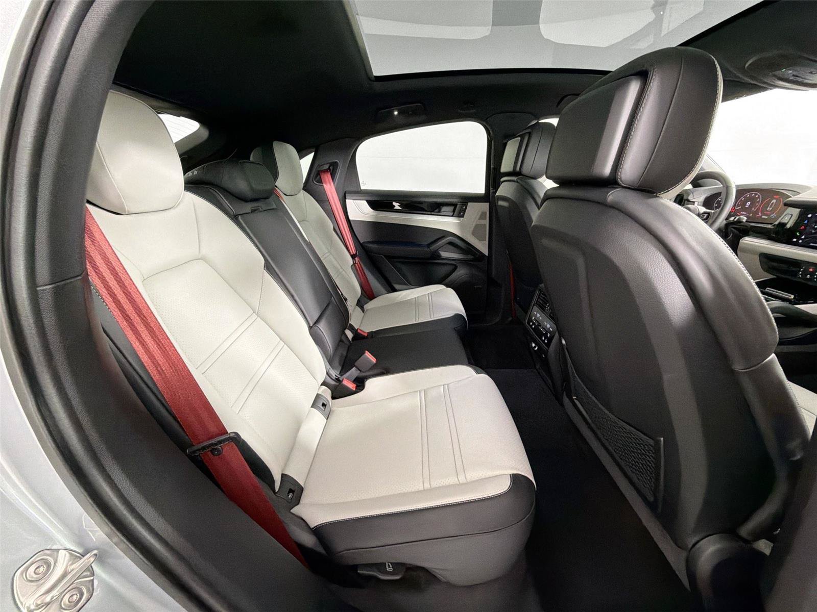 Certified 2026 Porsche Cayenne Coupe AWD/4WD image 27