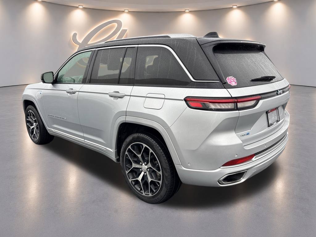 Used 2022 Jeep Grand Cherokee Summit AWD/4WD image 3