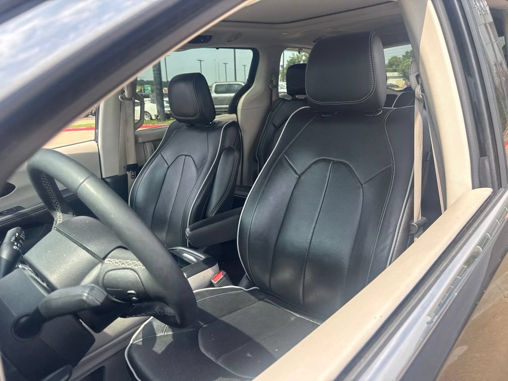 Used 2023 Chrysler Pacifica Limited FWD image 9