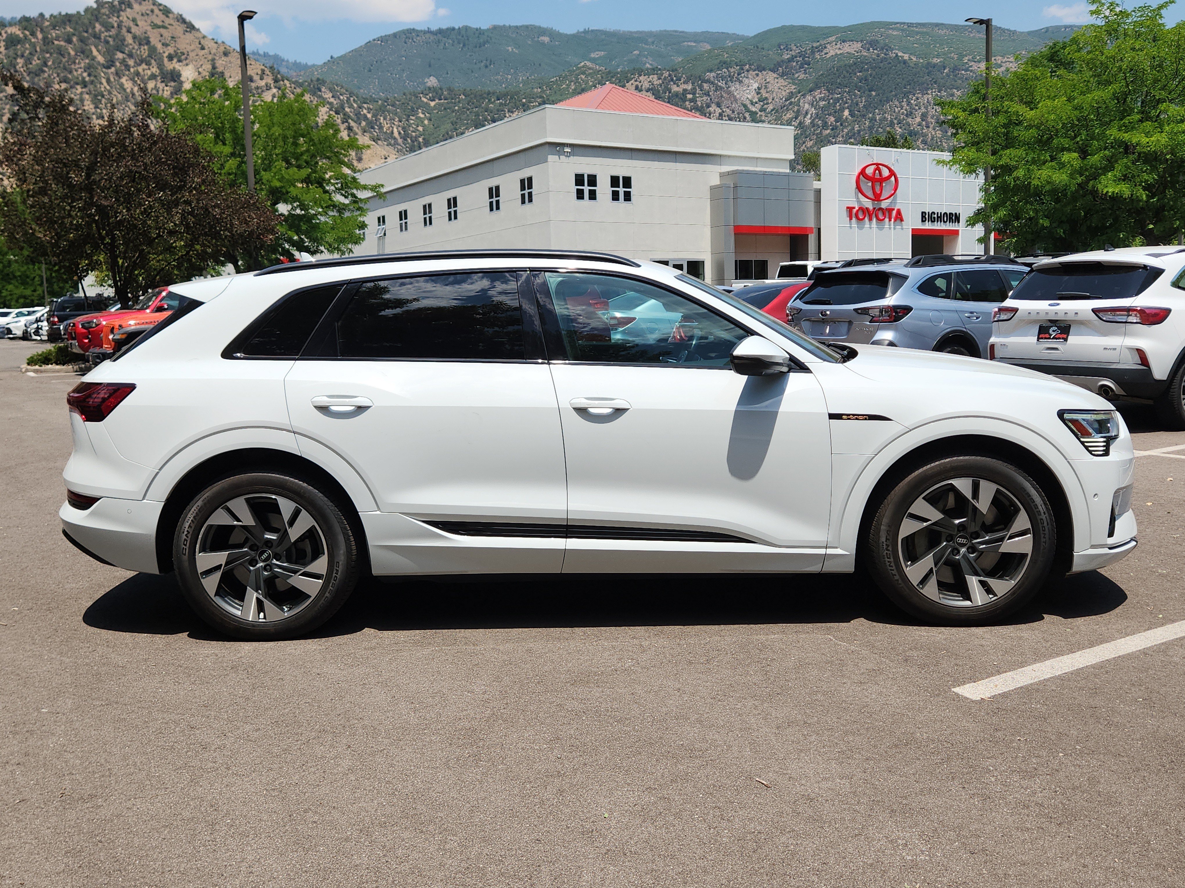 Used 2021 Audi e-tron Premium w/ Convenience Plus Package AWD/4WD image 2