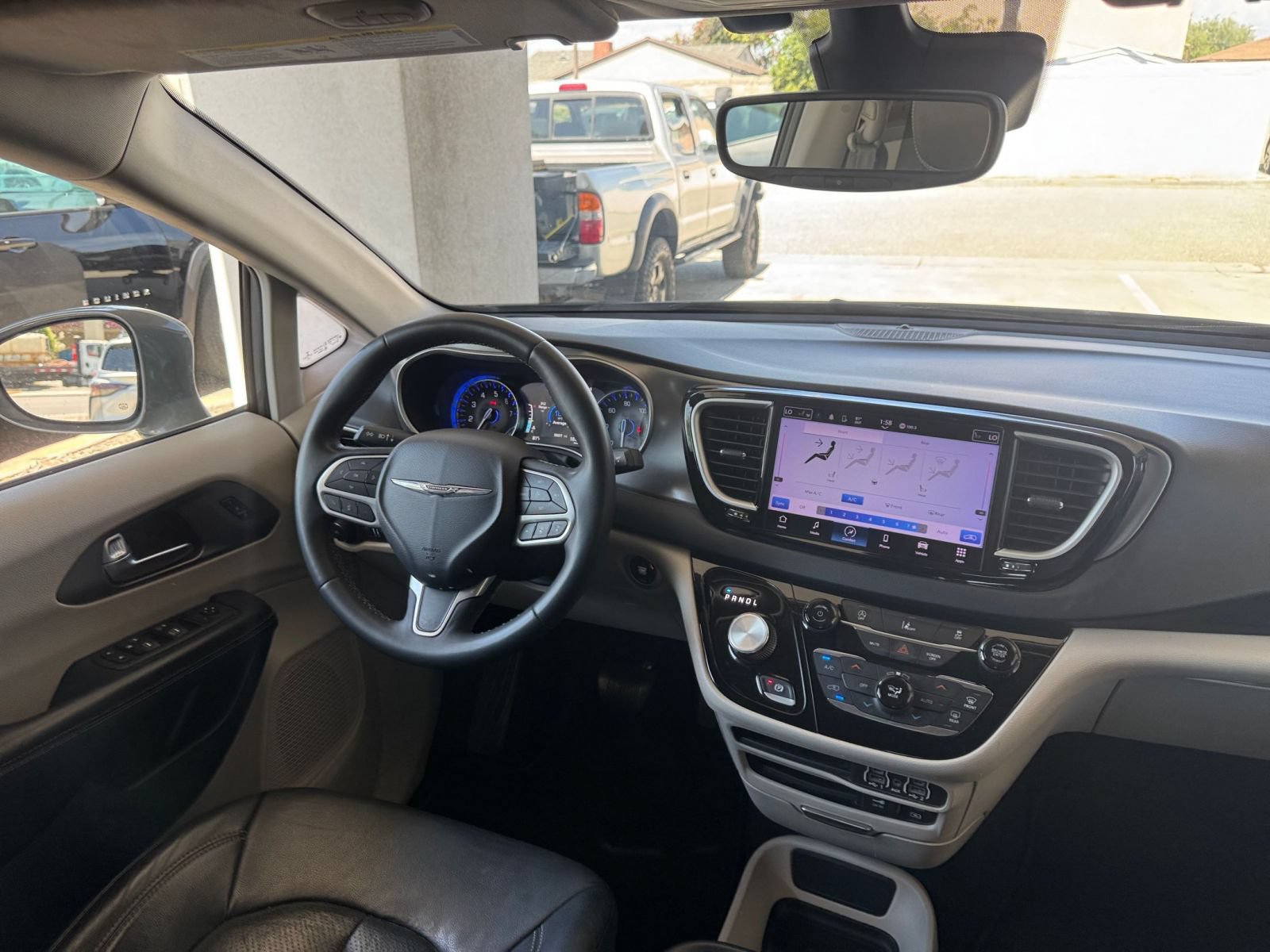 Used 2022 Chrysler Pacifica Touring-L FWD image 36