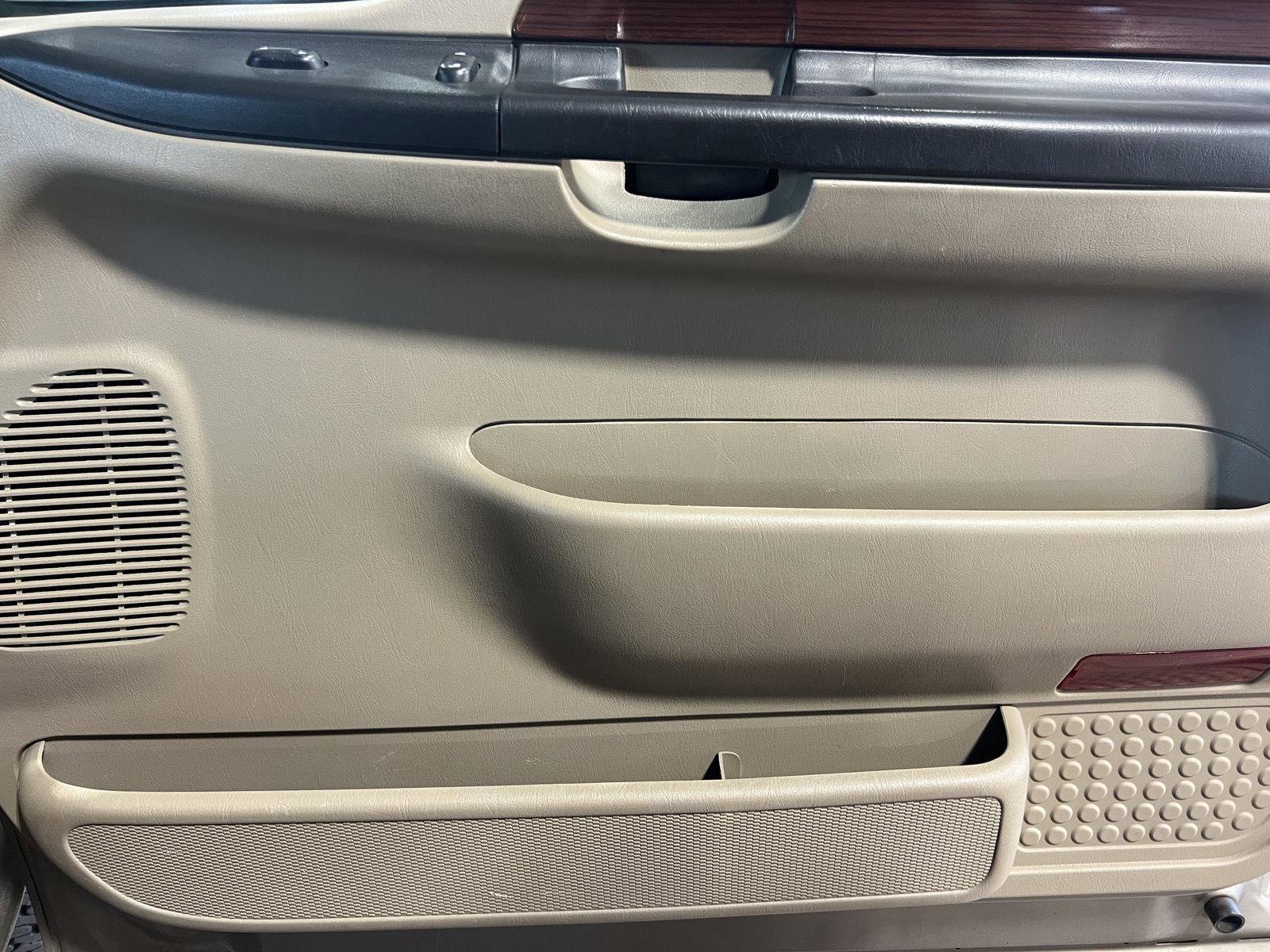 Used 2005 Ford F350 Lariat image 15