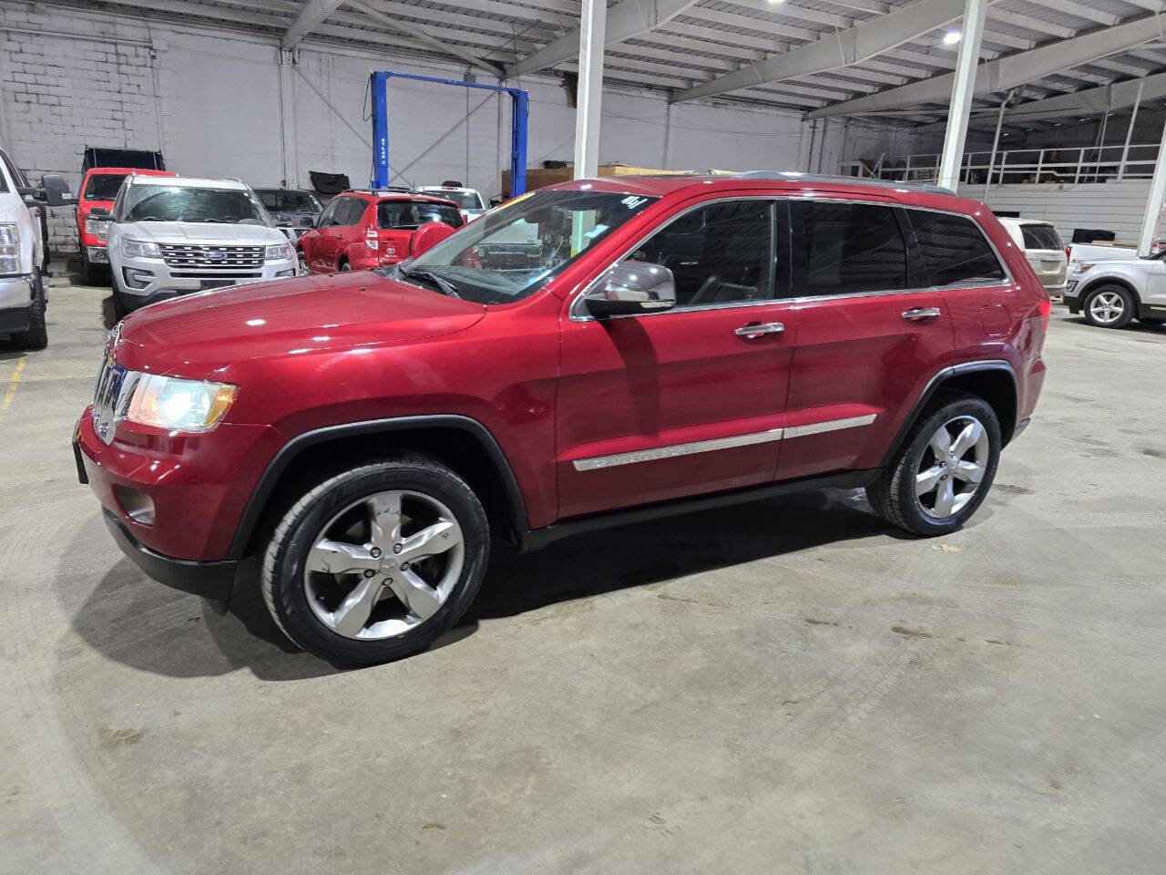 Used 2012 Jeep Grand Cherokee Overland image 3