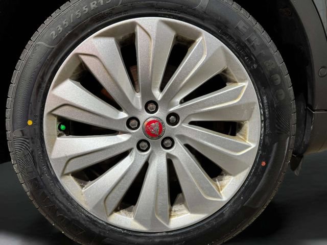 Used 2018 Jaguar E-PACE SE image 33