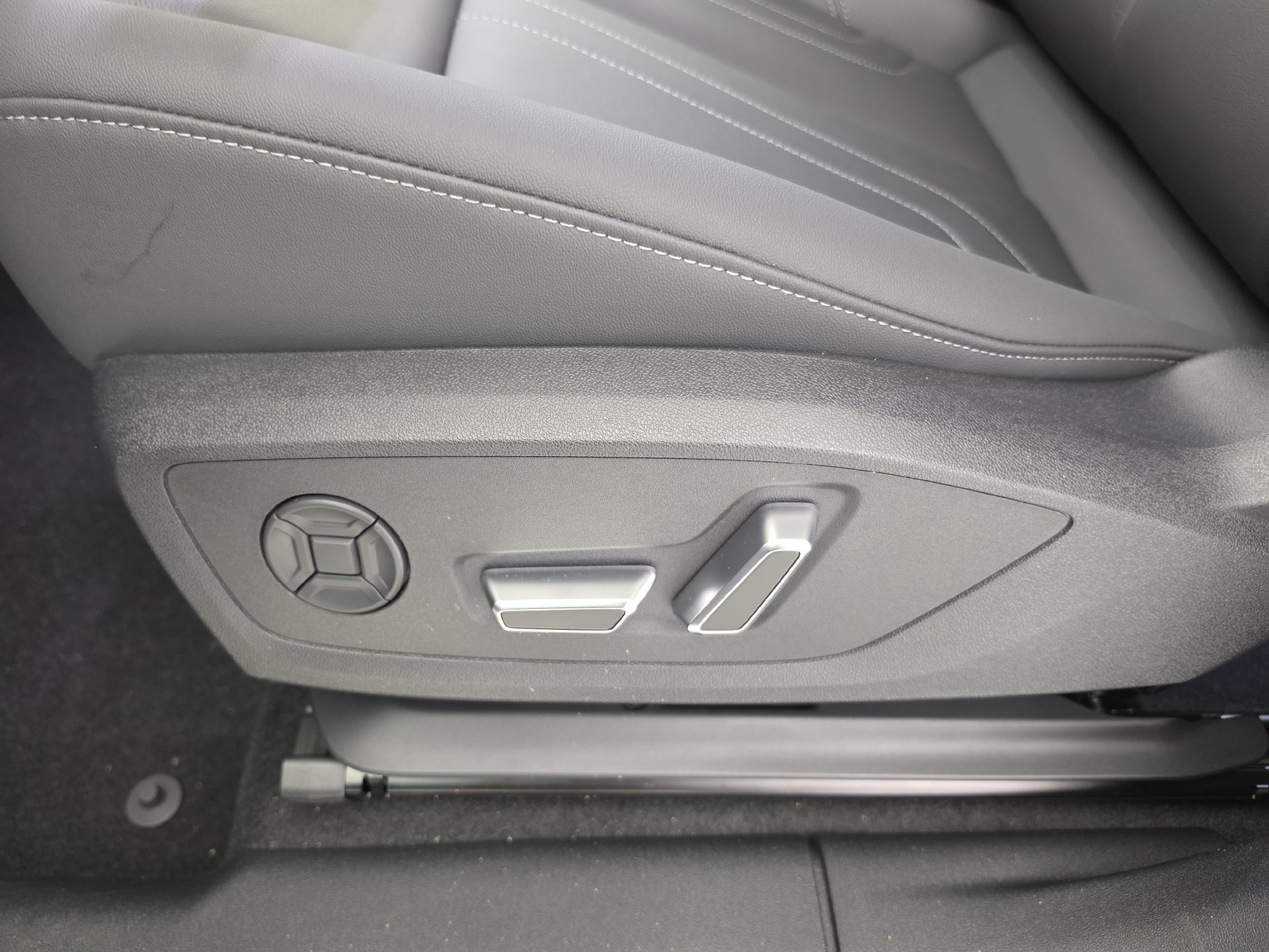 New 2026 Audi Q3 quattro 2.0T AWD/4WD image 9