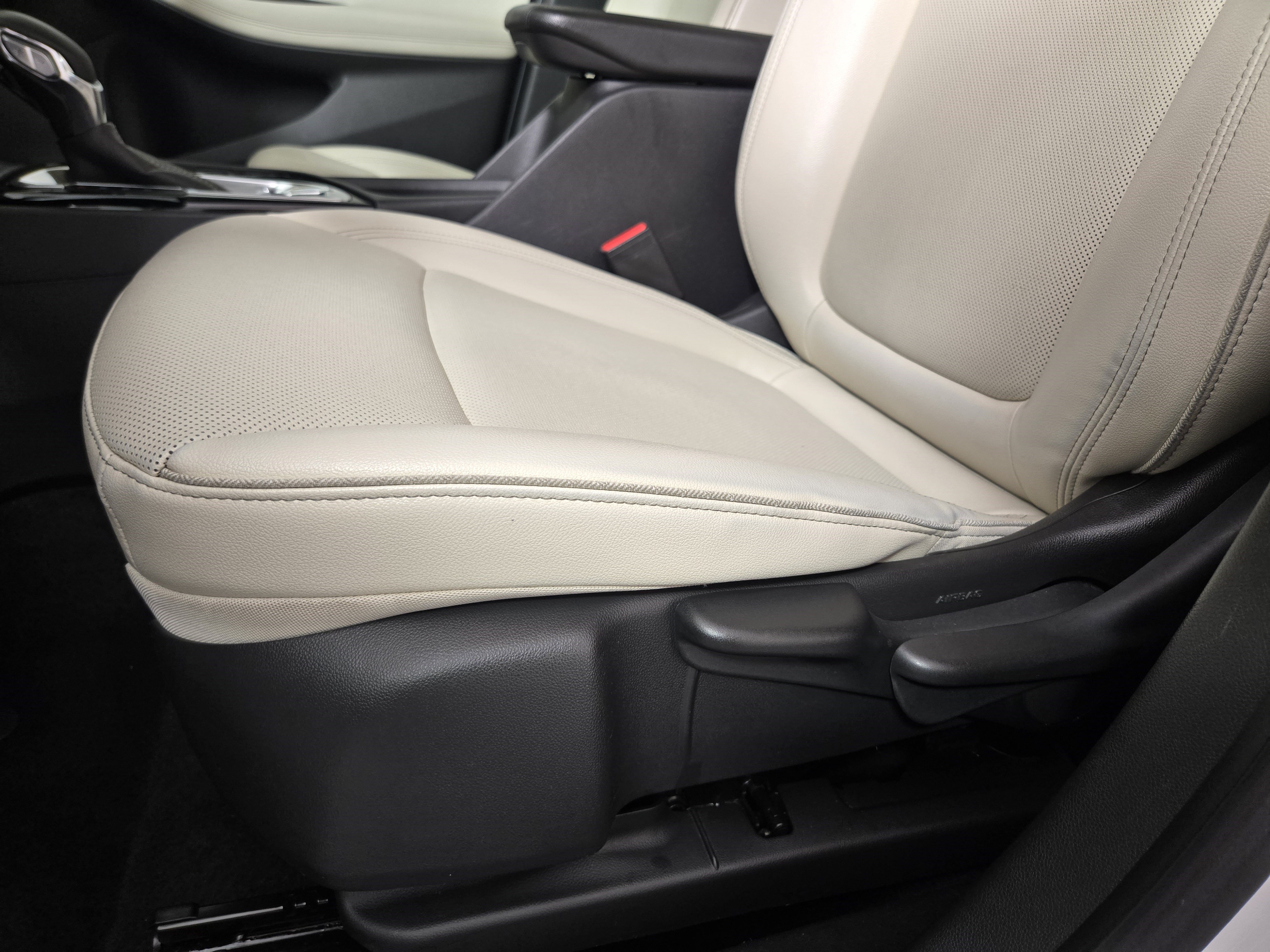 Used 2024 Buick Encore GX Sport Touring FWD image 30