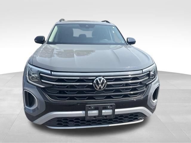 Used 2025 Volkswagen Atlas Peak Edition SE AWD/4WD image 17