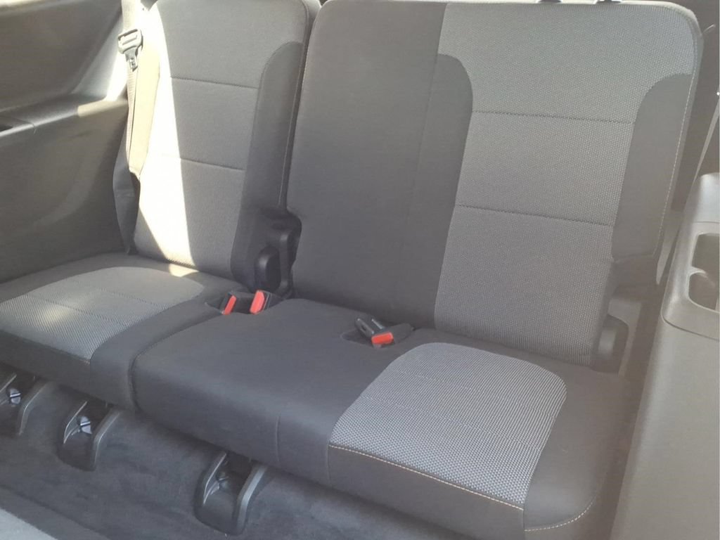 Used 2019 Chevrolet Traverse LT FWD image 16
