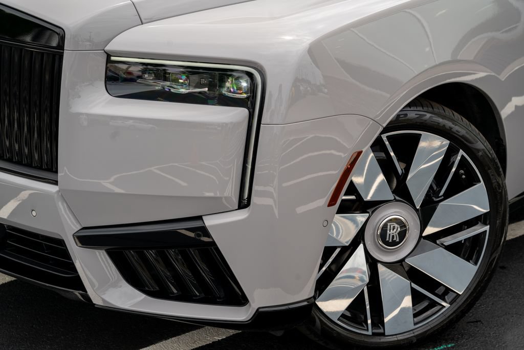 Used 2025 Rolls-Royce Cullinan AWD/4WD image 3