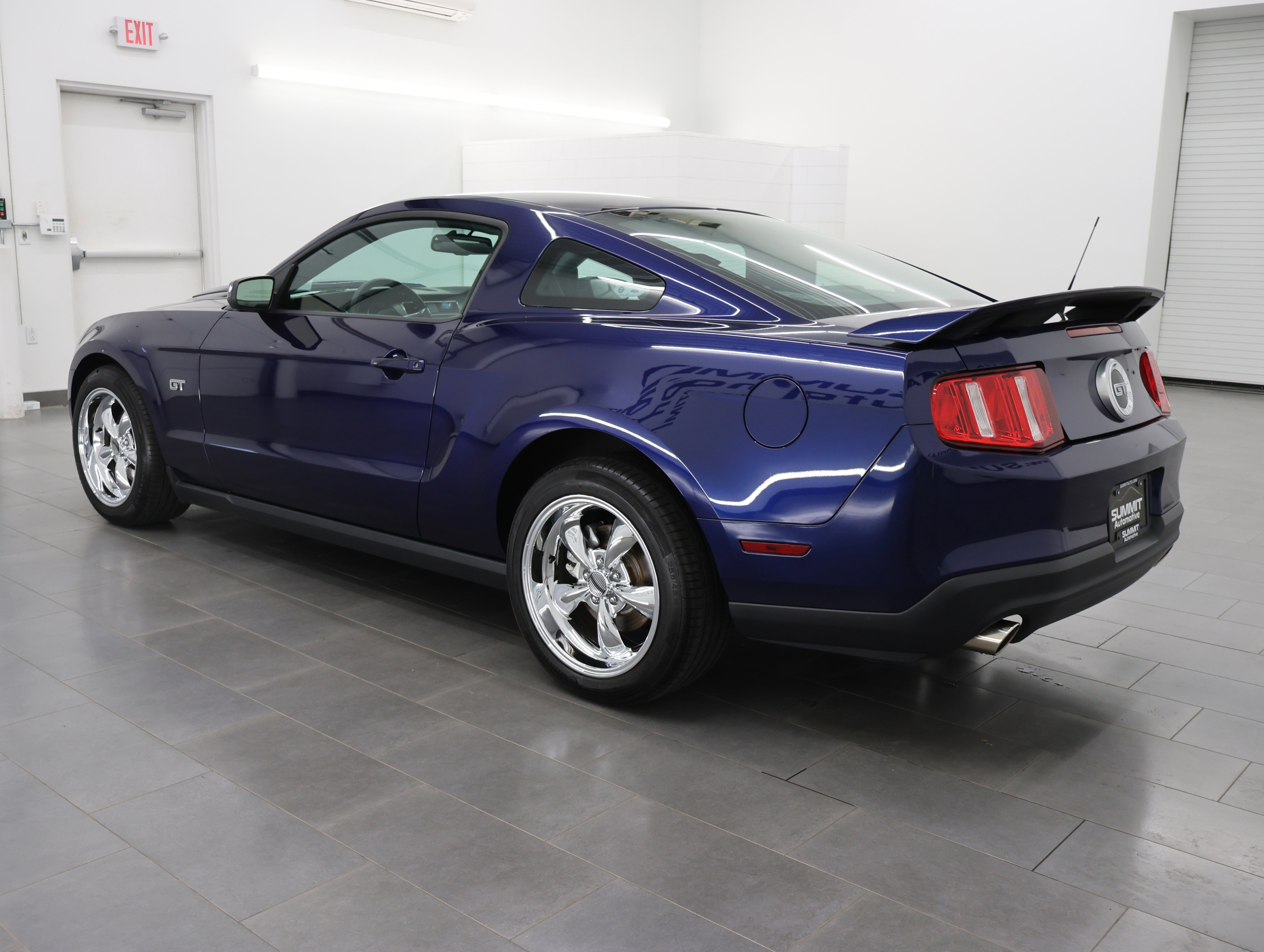 Used 2010 Ford Mustang GT Premium RWD image 6