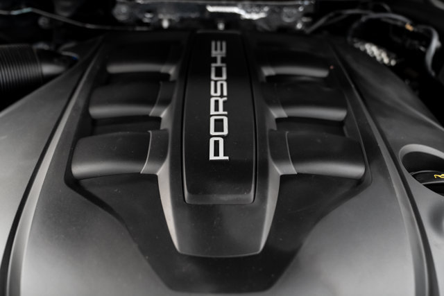 Used 2014 Porsche Cayenne Diesel Platinum Edition AWD/4WD image 39
