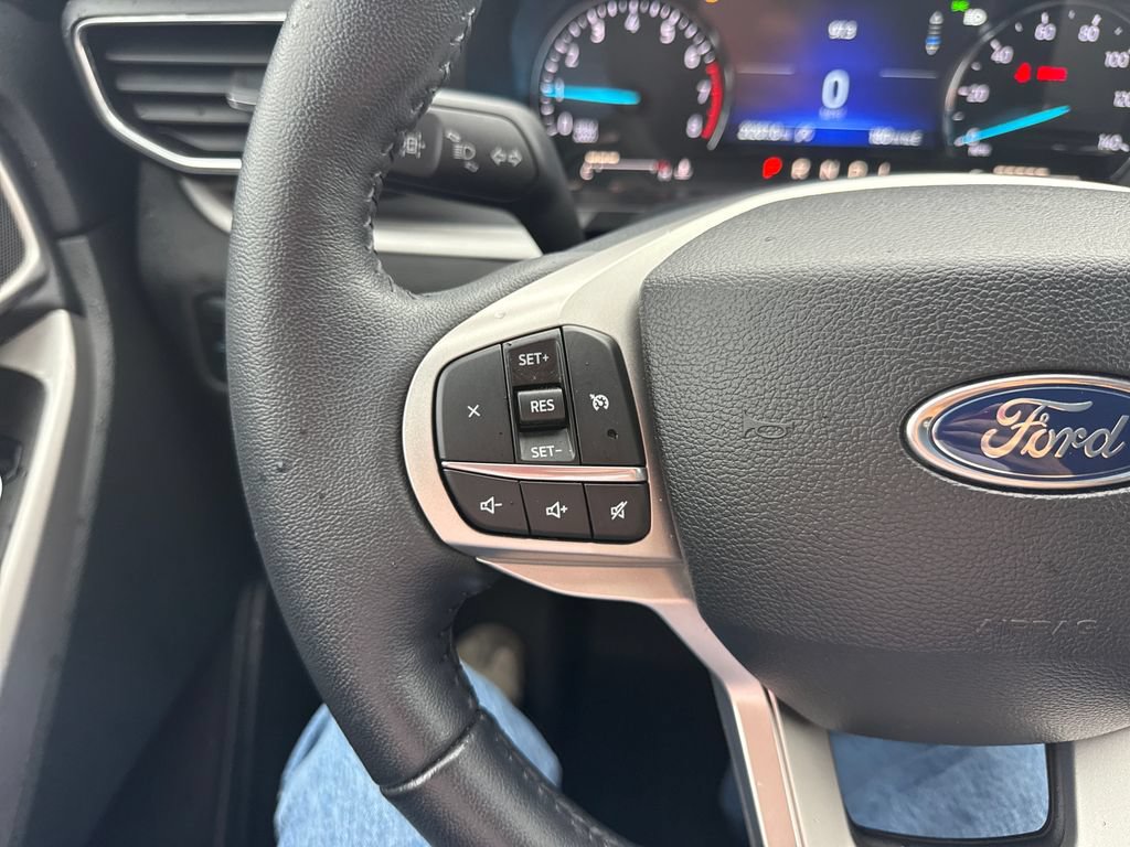 Used 2024 Ford Explorer XLT w/ Equipment Group 202A AWD/4WD image 43