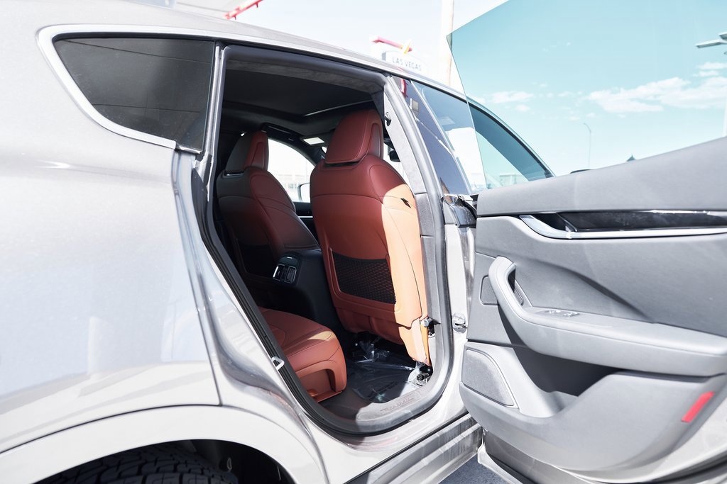 Used 2022 Maserati Levante Modena image 14