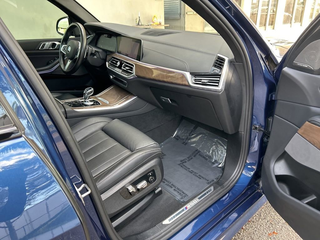 Used 2020 BMW X5 M50i image 25