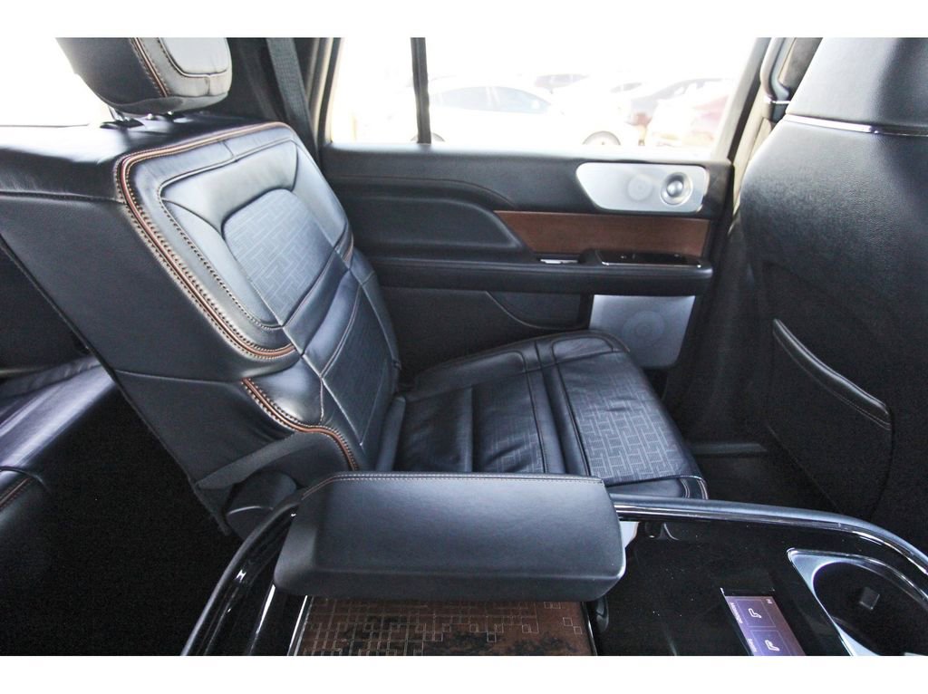 Used 2023 Lincoln Navigator L Black Label image 11