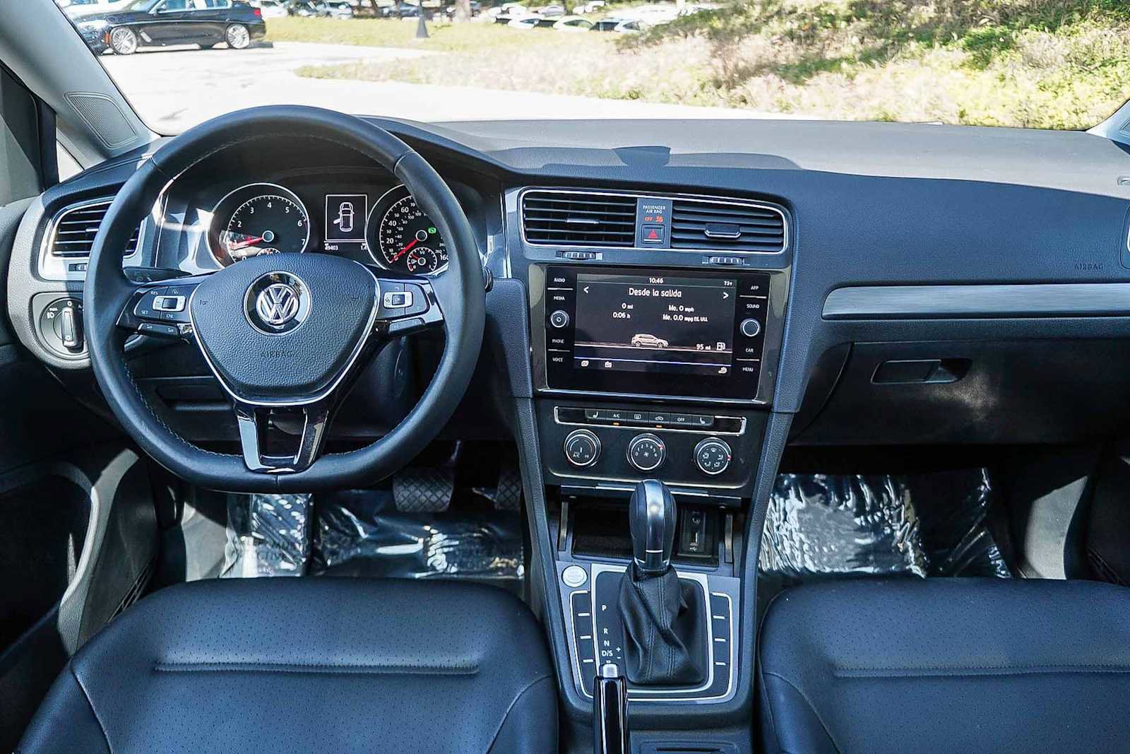 Used 2018 Volkswagen Golf SE FWD image 12