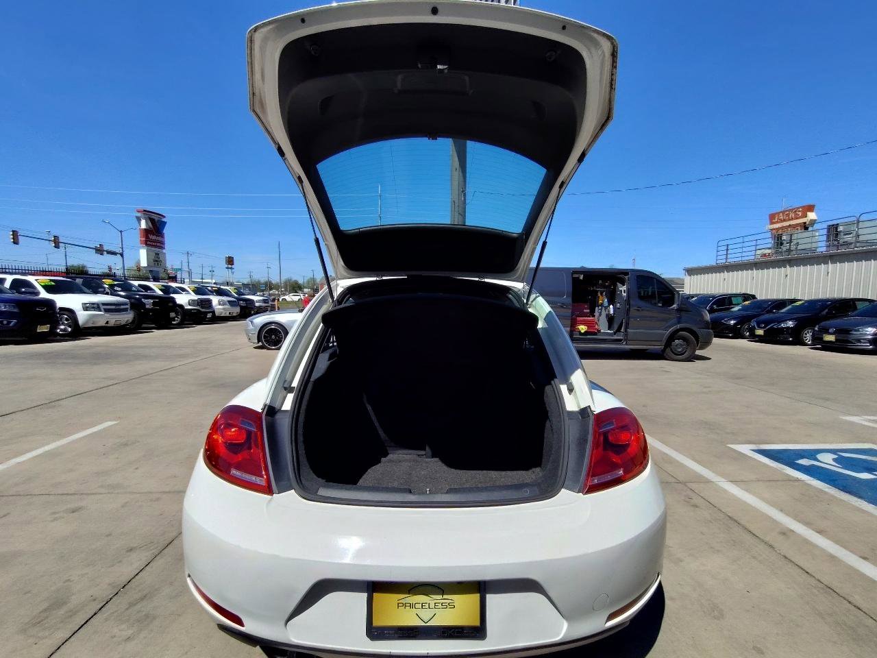 Used 2014 Volkswagen Beetle 2.5 image 33