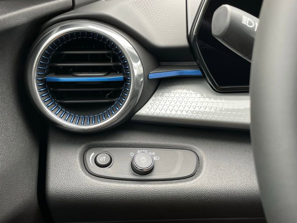 New 2026 Chevrolet Trax LT w/ Driver Confidence Package image 14