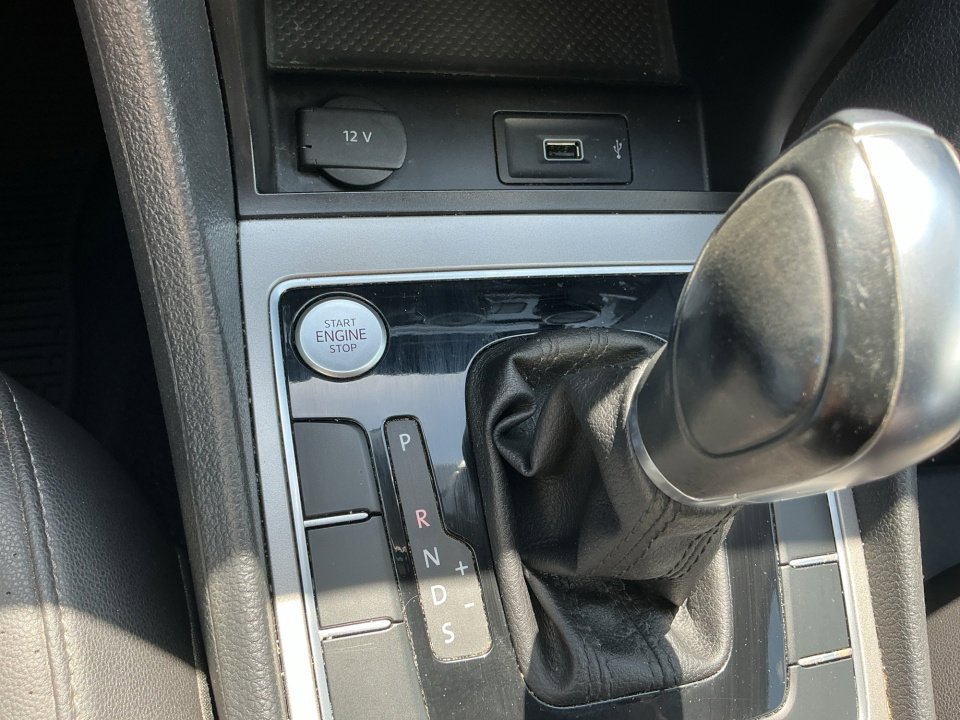 Certified 2020 Volkswagen Passat 2.0T R-Line image 24