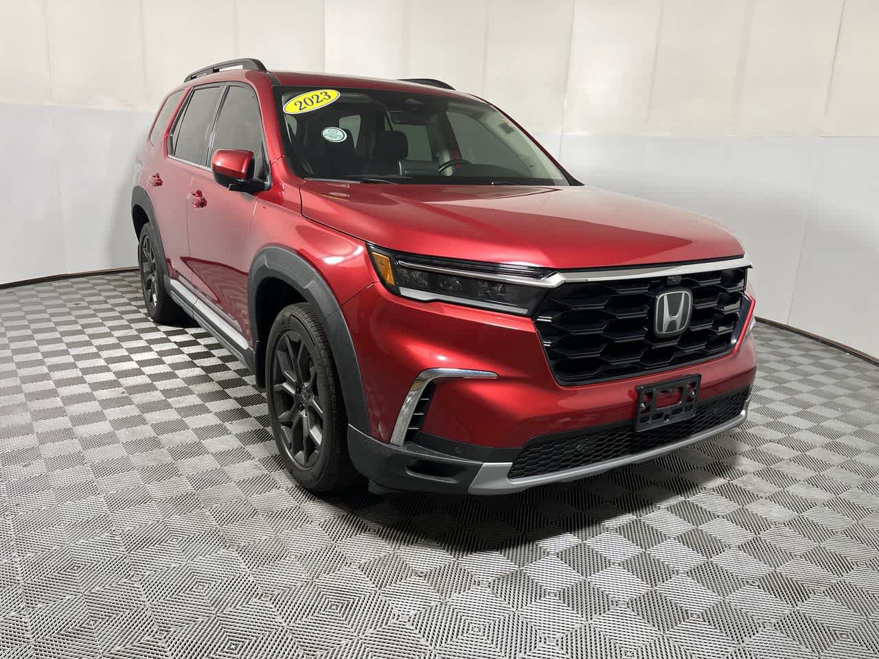 Used 2023 Honda Pilot Touring image 2