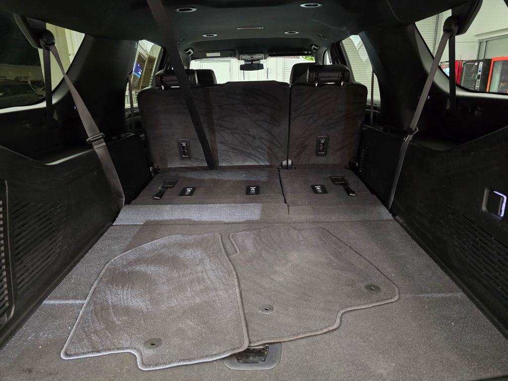 Used 2024 Chevrolet Suburban LT RWD image 42