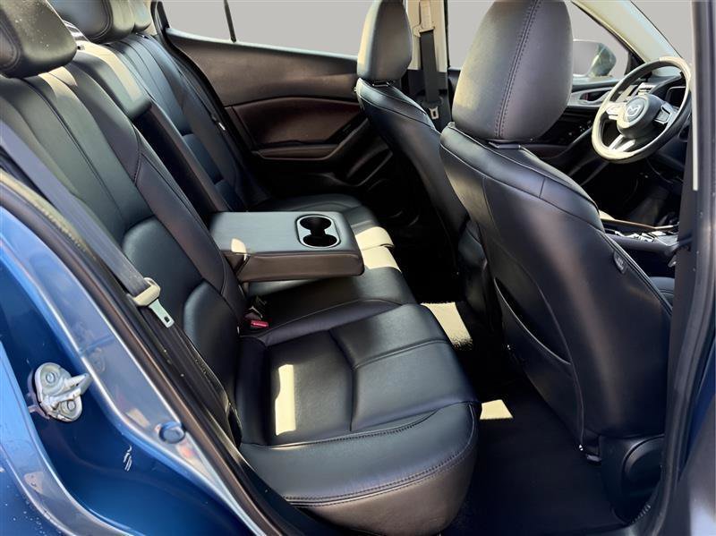 Used 2018 MAZDA MAZDA3 Touring FWD image 21