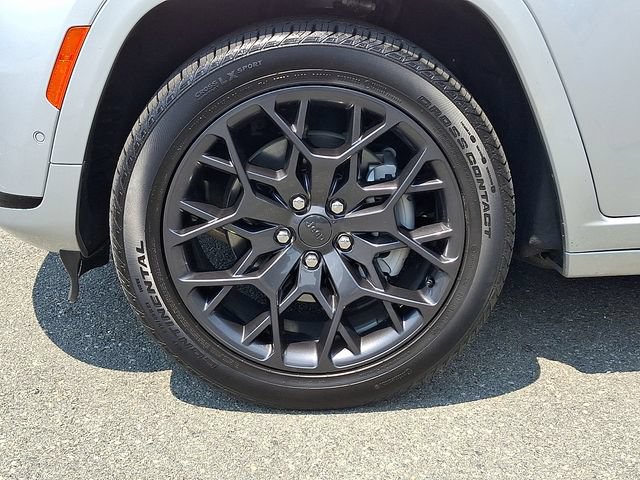 Used 2025 Jeep Grand Cherokee L Summit w/ Advanced Protech Group IV AWD/4WD image 8