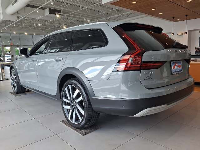 Used 2024 Volvo V90 B6 Cross Country Ultimate AWD/4WD image 4