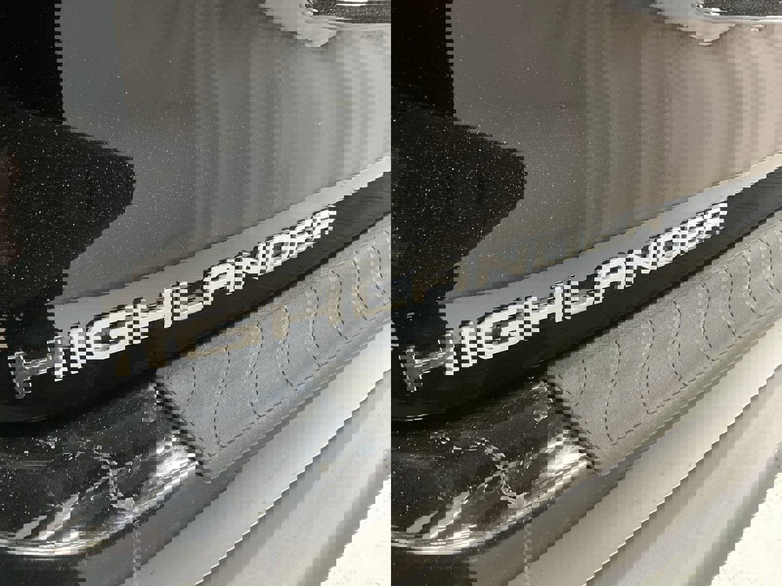 Used 2023 Toyota Highlander L image 27