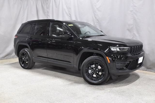 New 2025 Jeep Grand Cherokee Altitude image 3