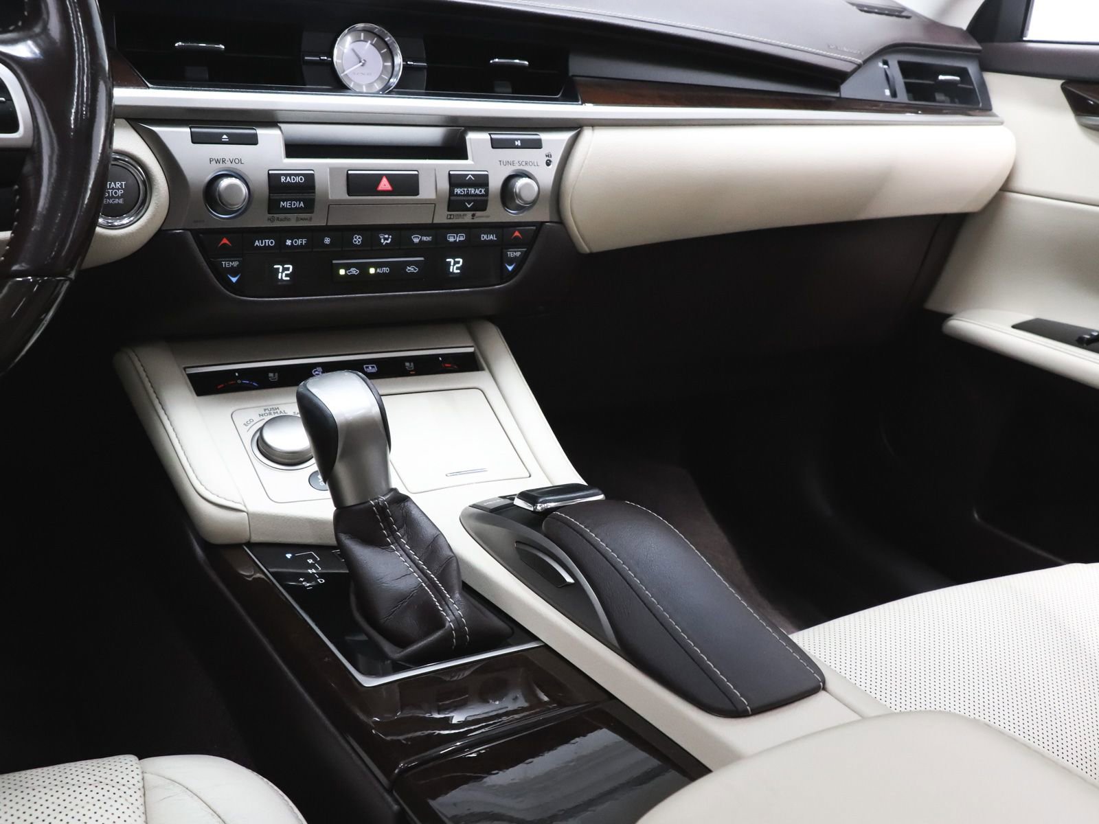 Used 2016 Lexus ES 350 w/ Luxury Package w/Wood Trim image 19