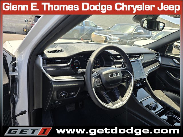 Used 2023 Jeep Grand Cherokee L Laredo RWD image 13
