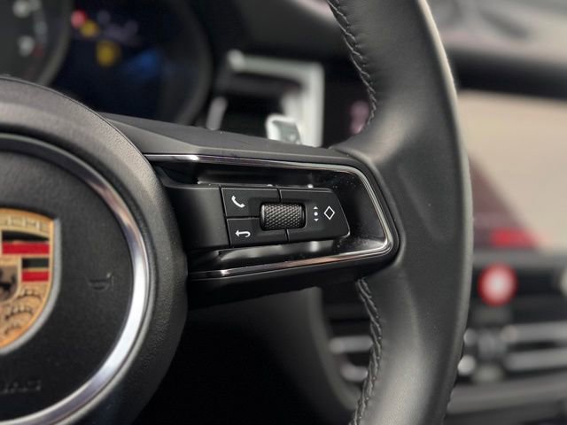Certified 2025 Porsche Macan AWD/4WD image 24