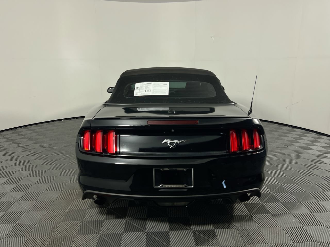 Used 2016 Ford Mustang Premium image 4