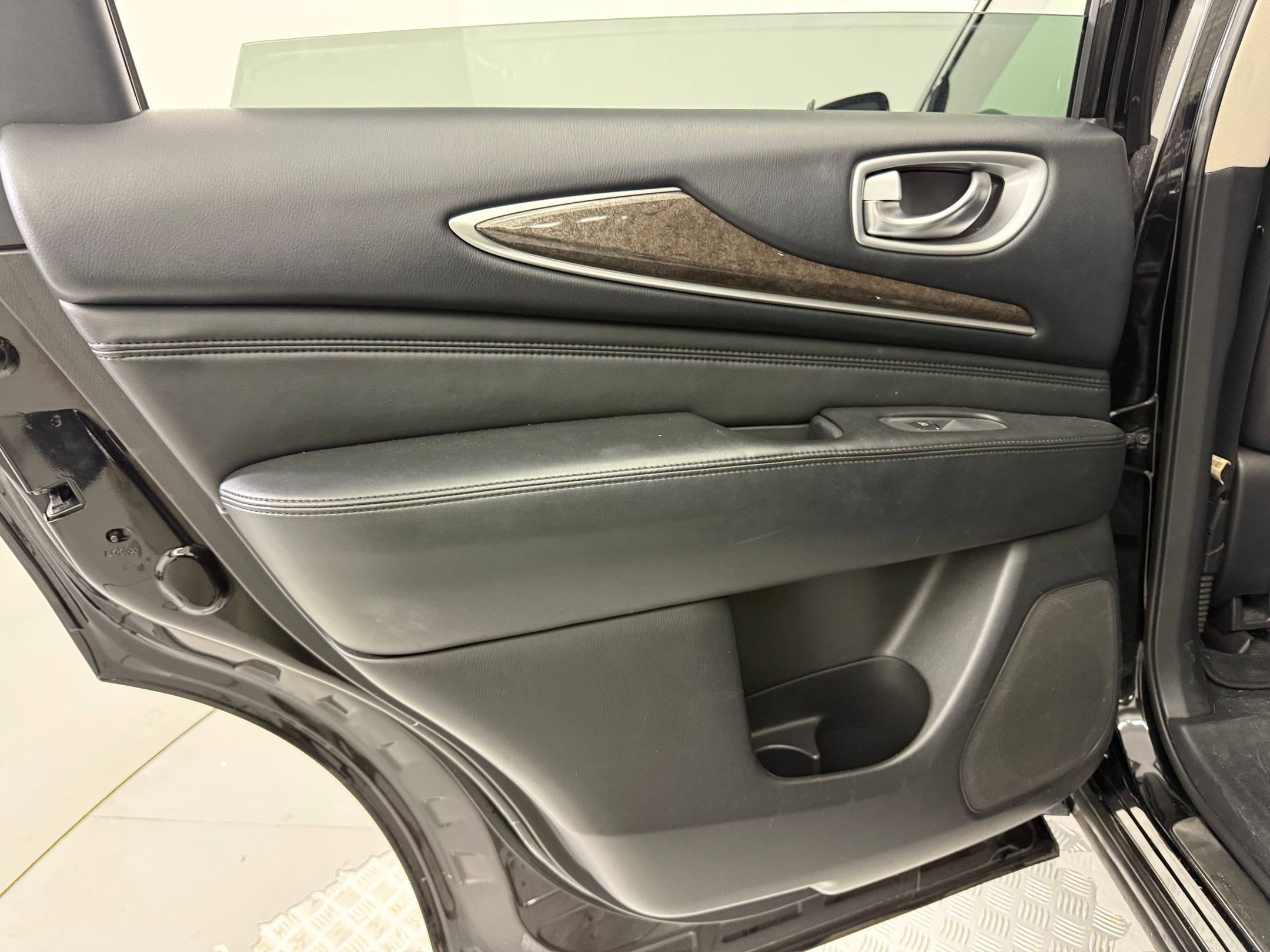 Used 2014 INFINITI QX60 AWD w/ Premium Plus Package image 28