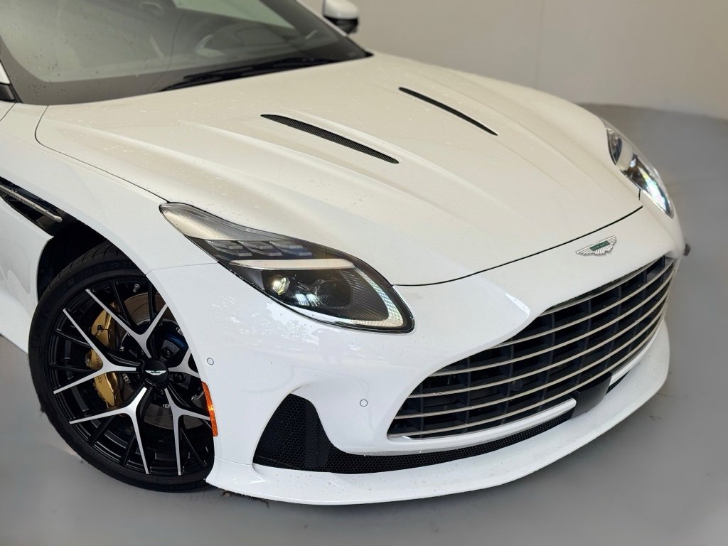Used 2025 Aston Martin DB12 image 4
