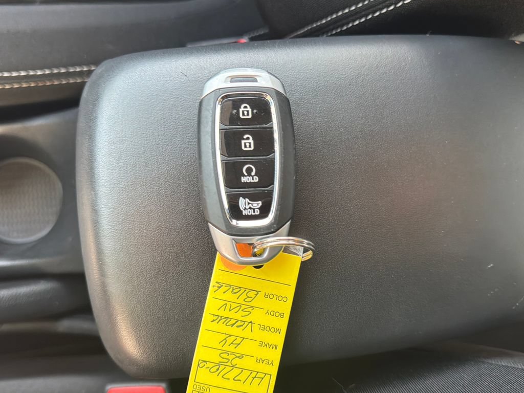Used 2025 Hyundai Venue SEL FWD image 24