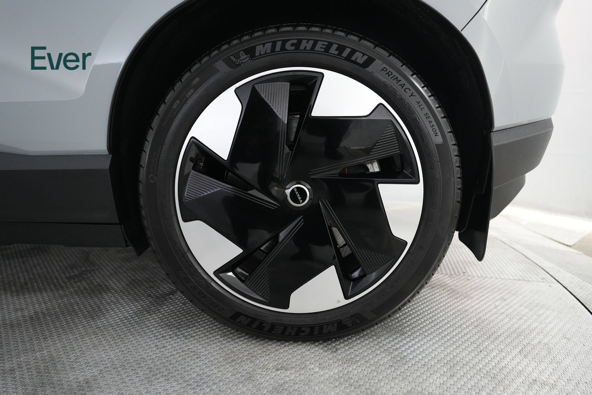 Used 2025 Volvo EX30 Plus AWD/4WD image 9